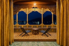 Floating shanghai group of houseboat, Srinagar