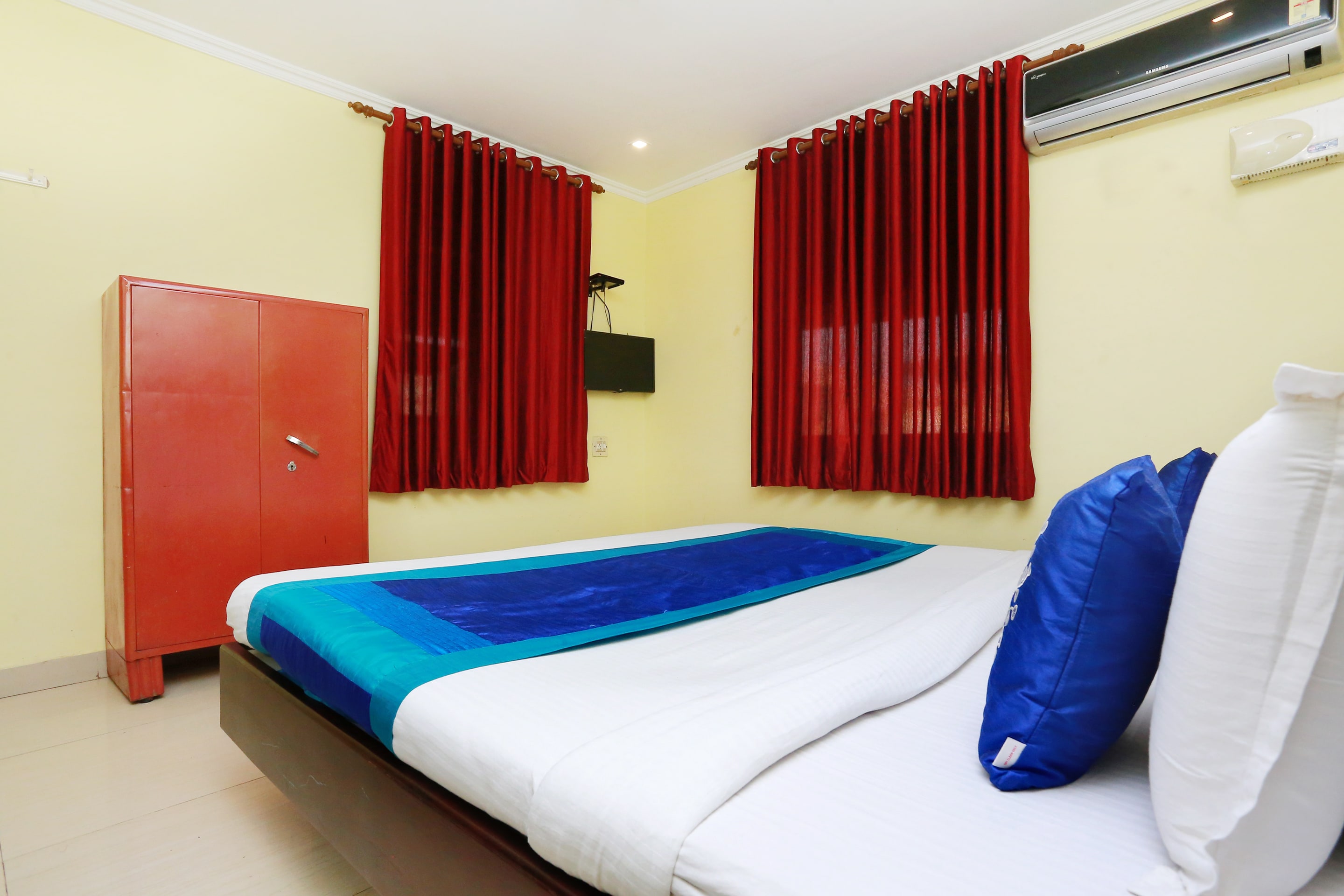 Hotel O Pullepady Kochi formerly Malabar Plaza - Tap to explore photos