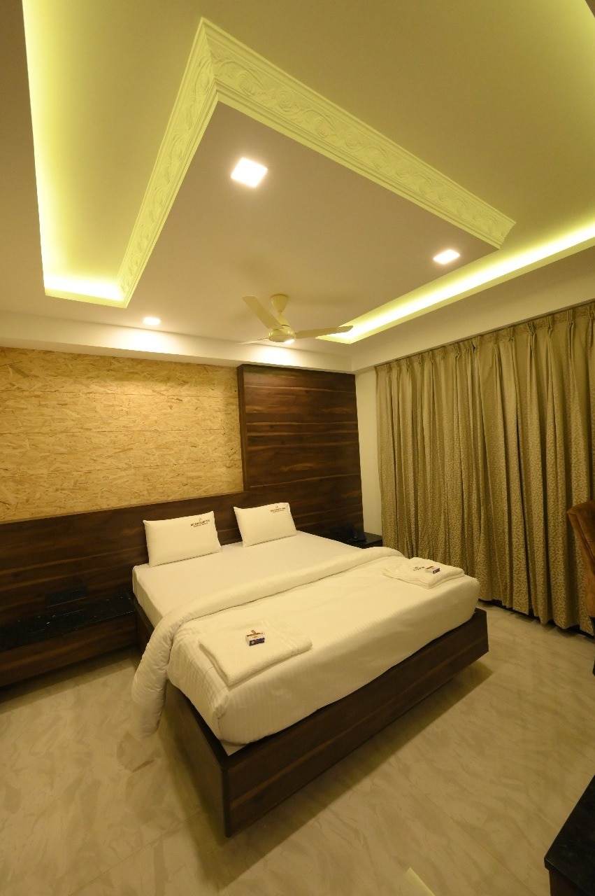 Meenakshi Inn - Tap to explore photos