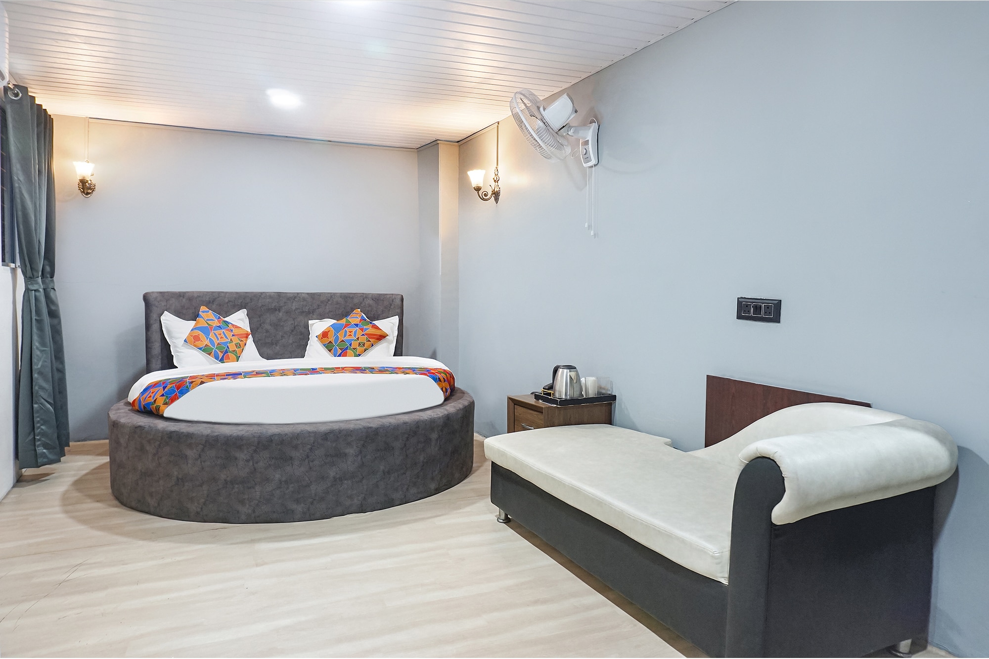 FabExpress The Corporate Hub - Nr. Balewadi highstreet. - Tap to explore photos
