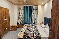 The Kapoor Homestay and Cafe, Mussoorie