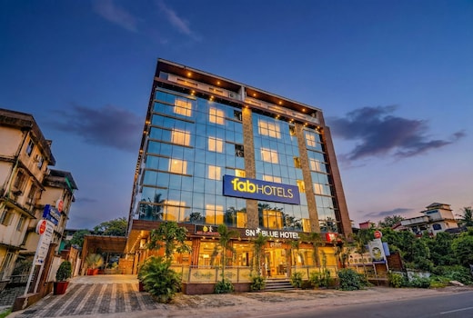 FabHotel Prime SN Blue - 10 min Drive from Deltin Royale