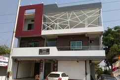 Hotel Shri Sharanam, Dhamnod