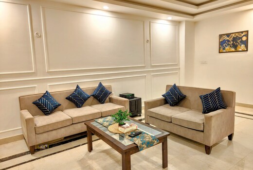 Luxury 2 BHK with Mountain view Near Ganges