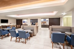 Holiday Inn Express & Suites Yosemite Park Area, Monterey