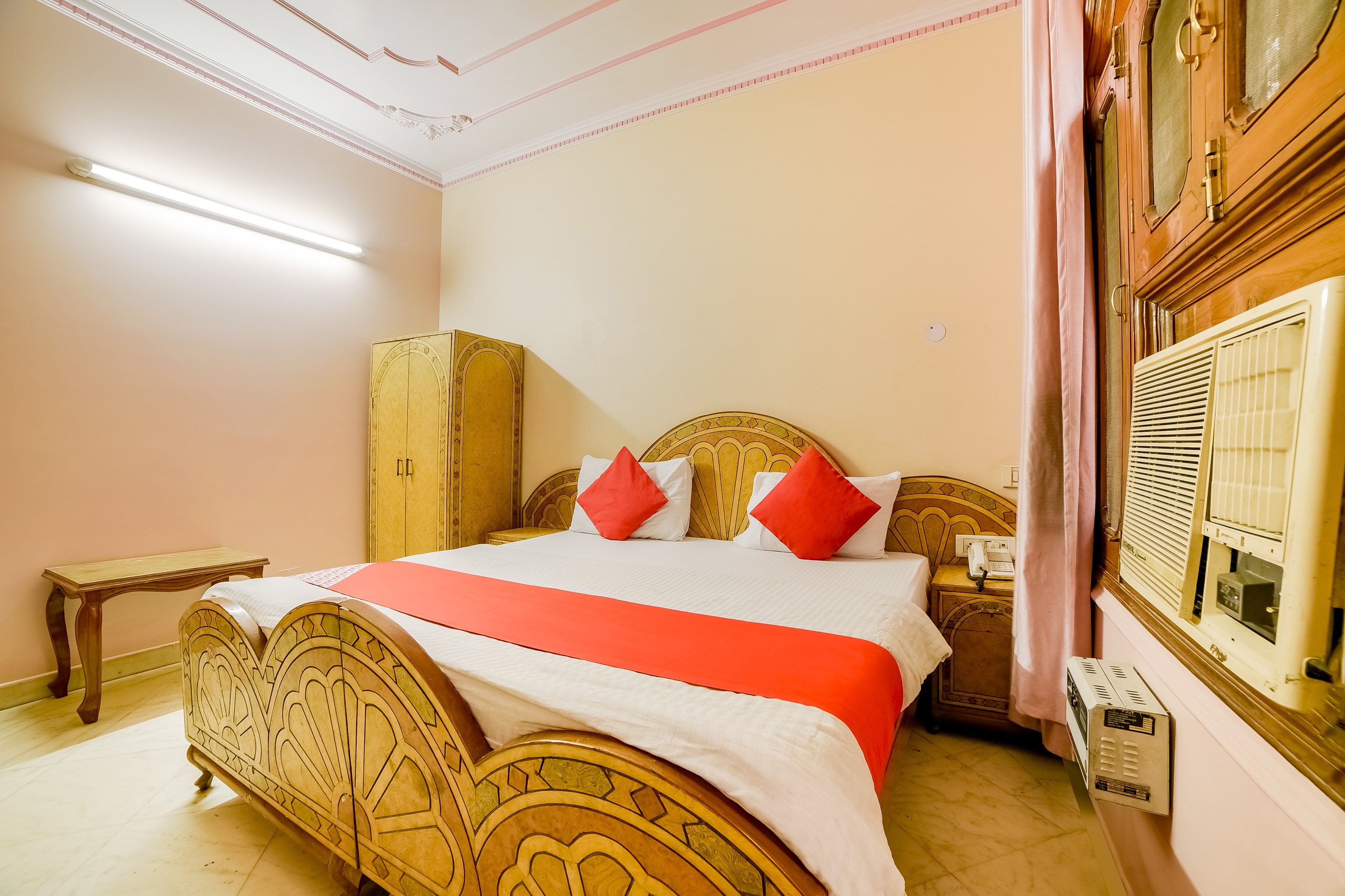 Hotel O Blue Sapphire Delhi - Tap to explore photos