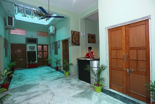 Super Collection-O Sara Grand Near Ram Manohar Lohia hospital