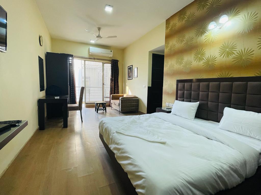 KingFisher Apartments @Huda/Fortis/Max - Tap to explore photos
