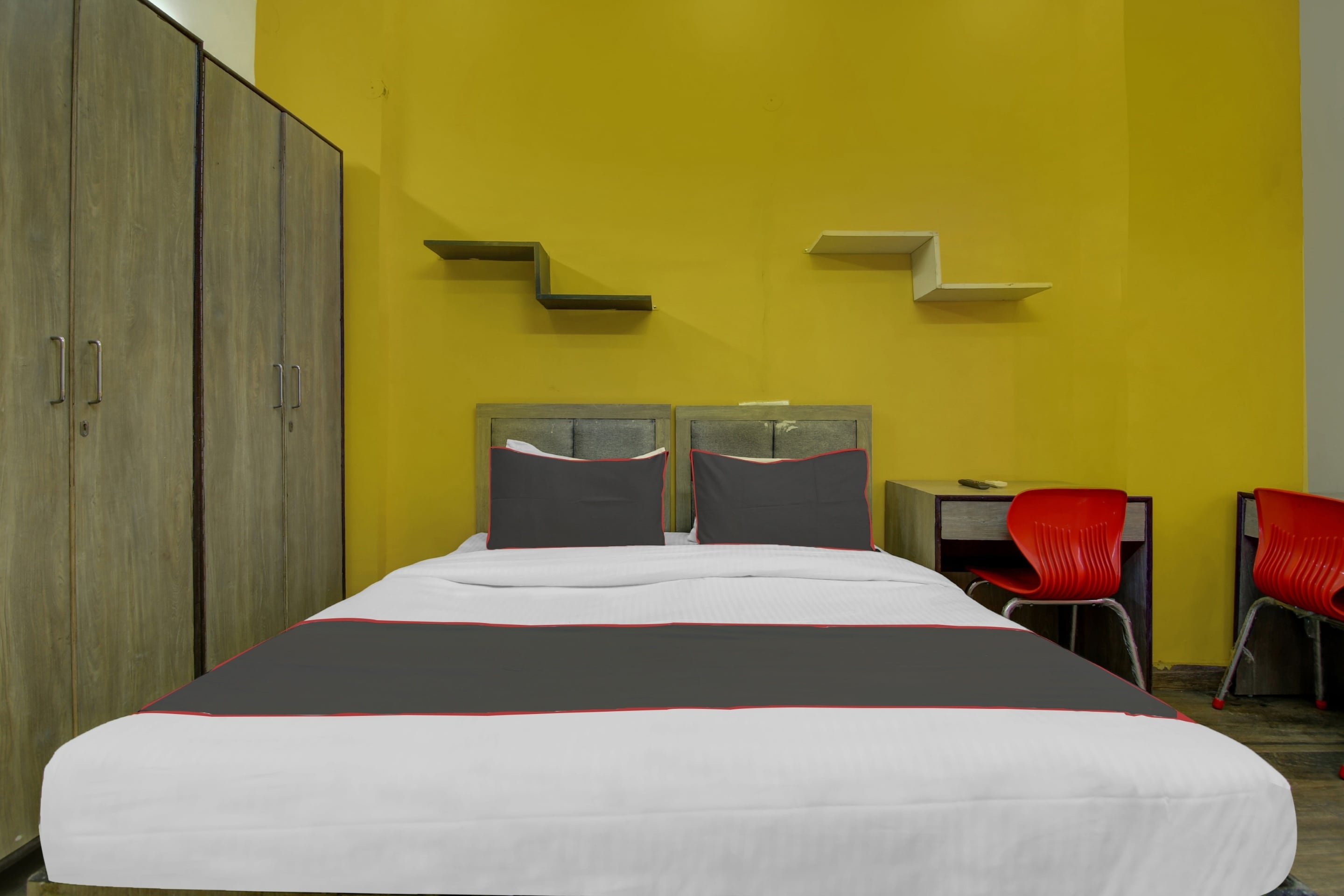 Hotel O THE ARROW Near DTU college - Tap to explore photos
