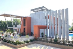 Blow Show Villa 6 BHK, Shirpur