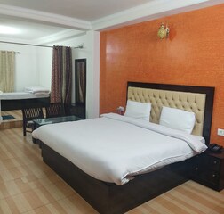 Deluxe Room with Common Balcony