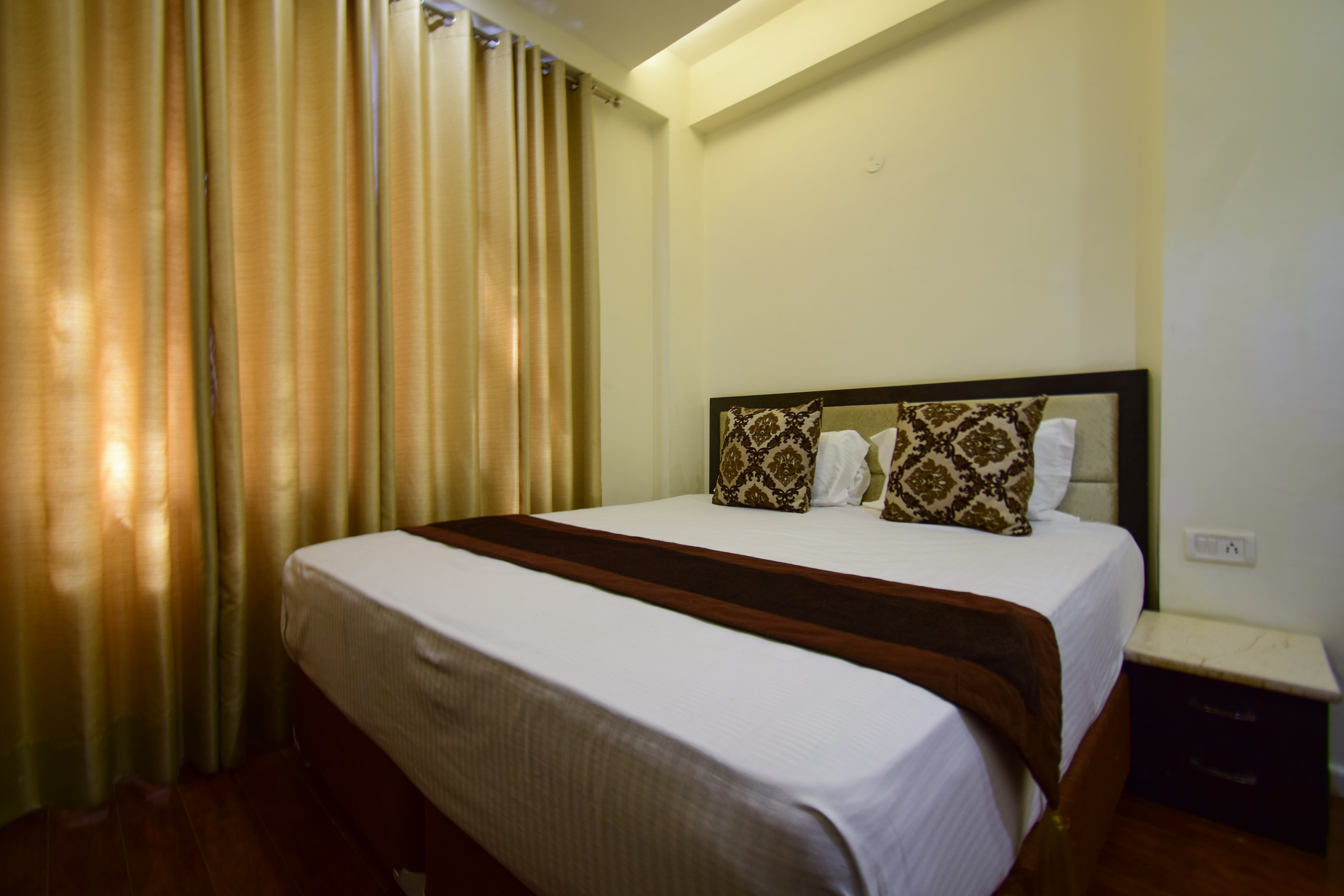 Sarthi Comfort Stay - Tap to explore photos