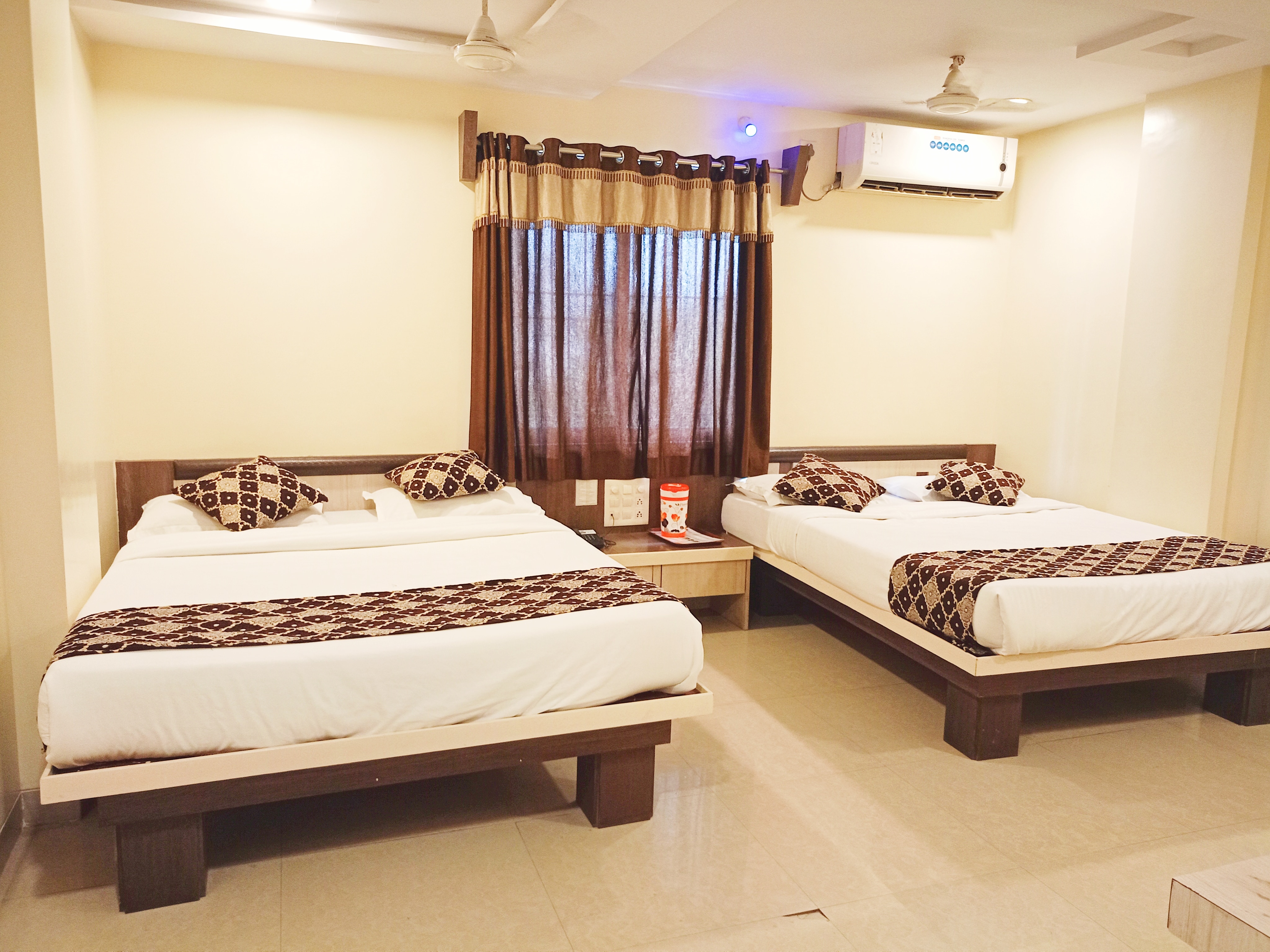 Super Royal Four Bed AC 1