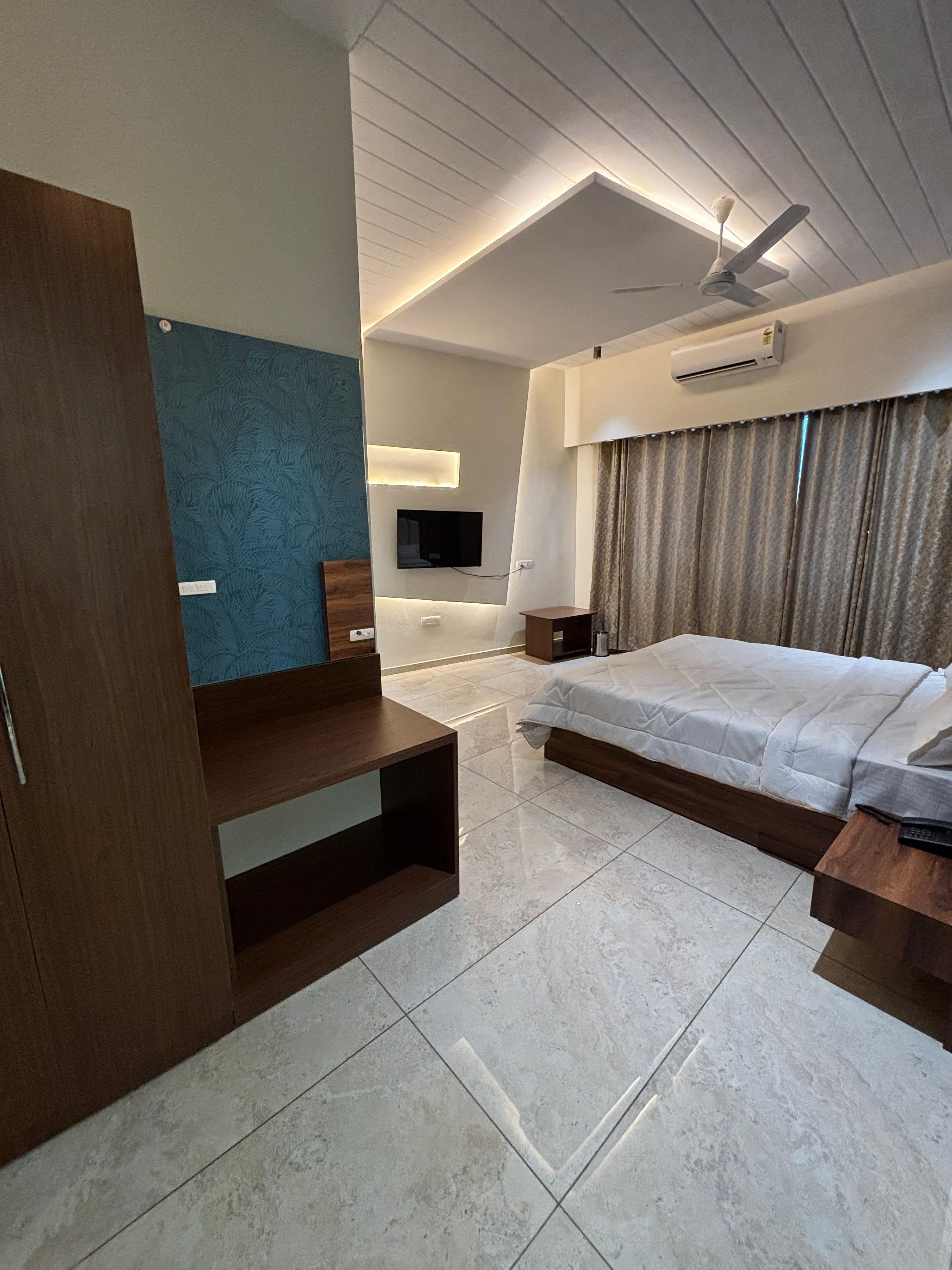 Hotel Ananta - Tap to explore photos