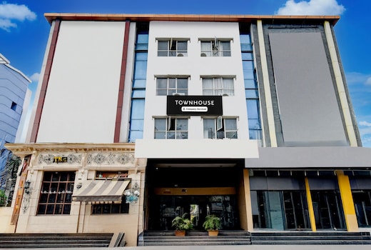 Townhouse Narayanaguda Metro Station Formerly Hotel Anshu Grand