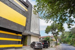 Super OYO Capital O 92633 Spring Hotel Gubeng, Surabaya