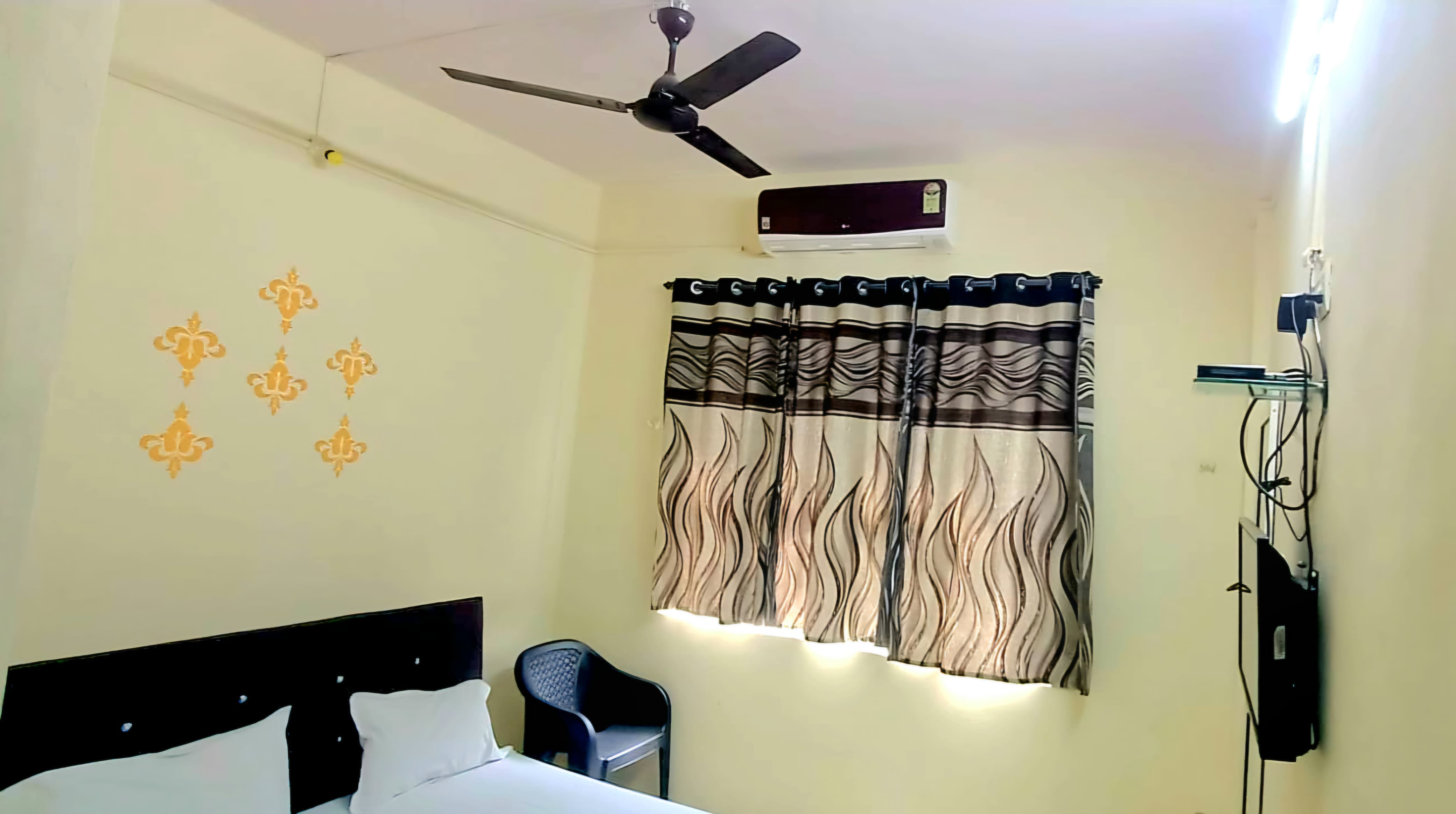 Hotel Sanket - Tap to explore photos