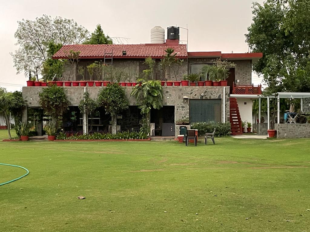 4 BHK private farm house in Gurgaon - Tap to explore photos