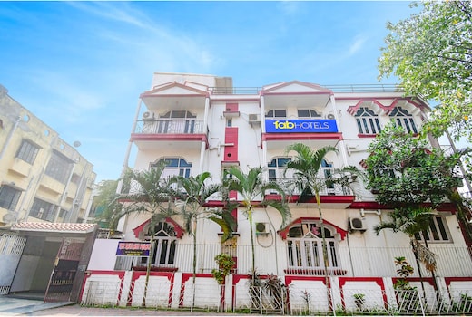 FabHotel Saltlake Regency - 1.4km from Anandlok Hospital