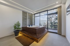 Kasauli Skyline I 2 BHK With Jacuzzi, Kasauli