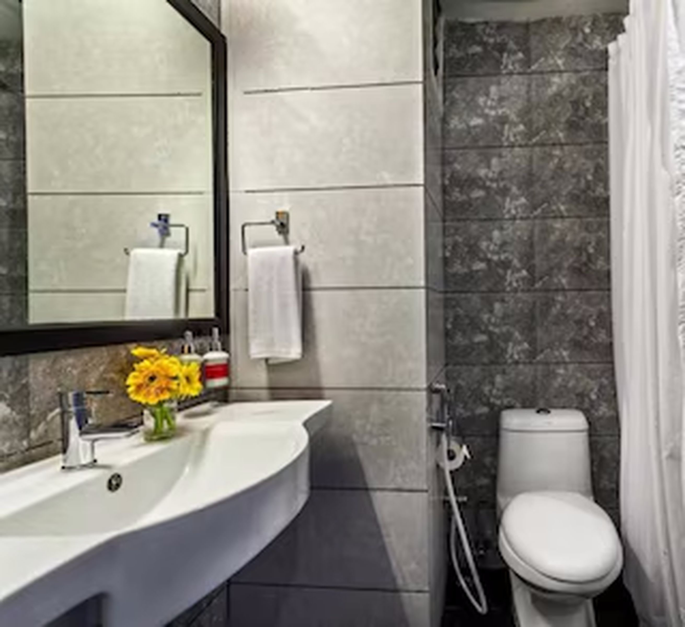 Super Collection O Sector 64 WorldMark Gurugram Formerly Vero - Tap to explore photos