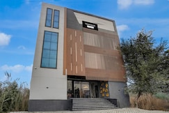 Super Townhouse Subharti University Meerut Formerly Hotel Celebration, Meerut