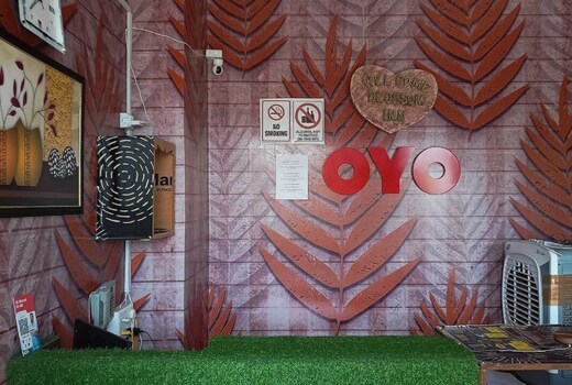 Super OYO 87047 Blossom inn