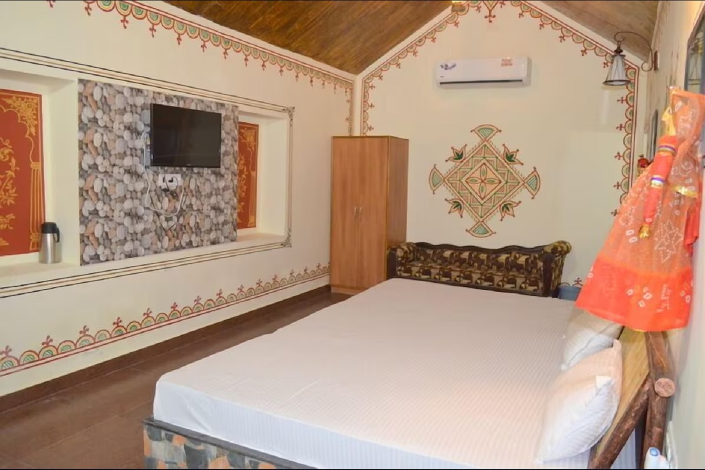 HOTEL VIJAYVARGIYA DHANI - Tap to explore photos