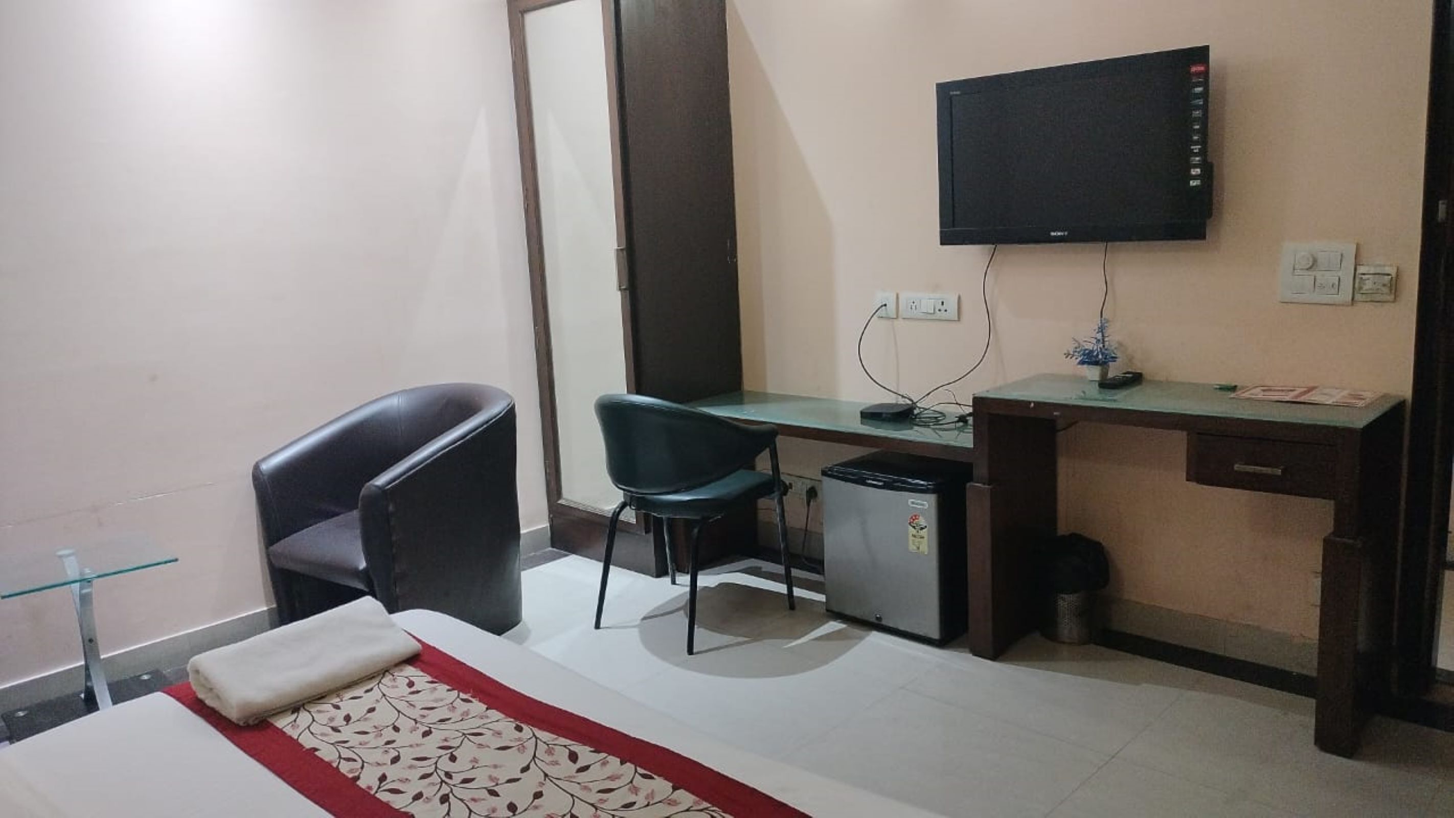 Hotel Royal Residency, Delhi - Tap to explore photos