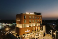 Hotel Maroon, Godhra