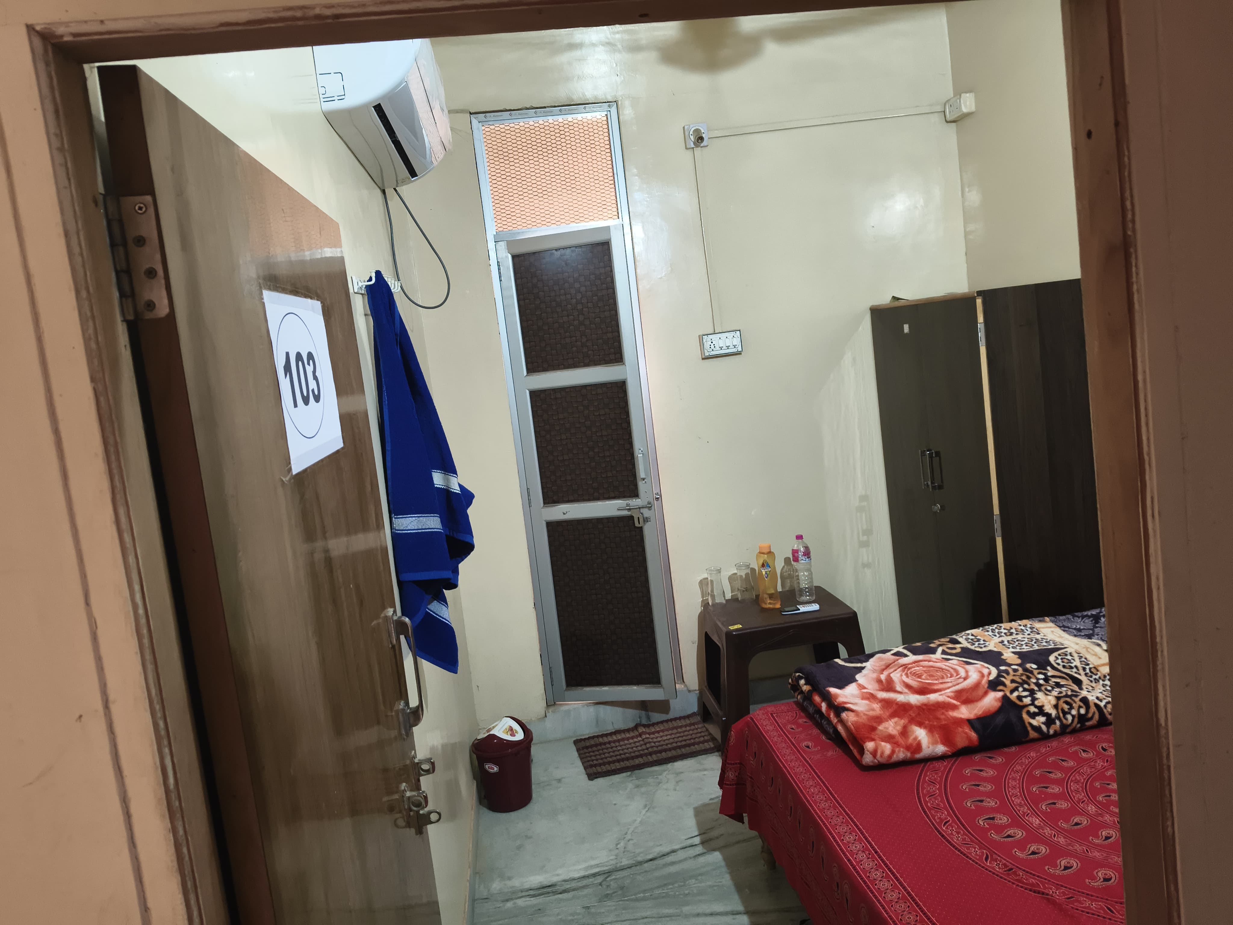 Hotel Barmer - Tap to explore photos