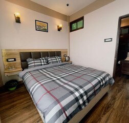 Valley View Room