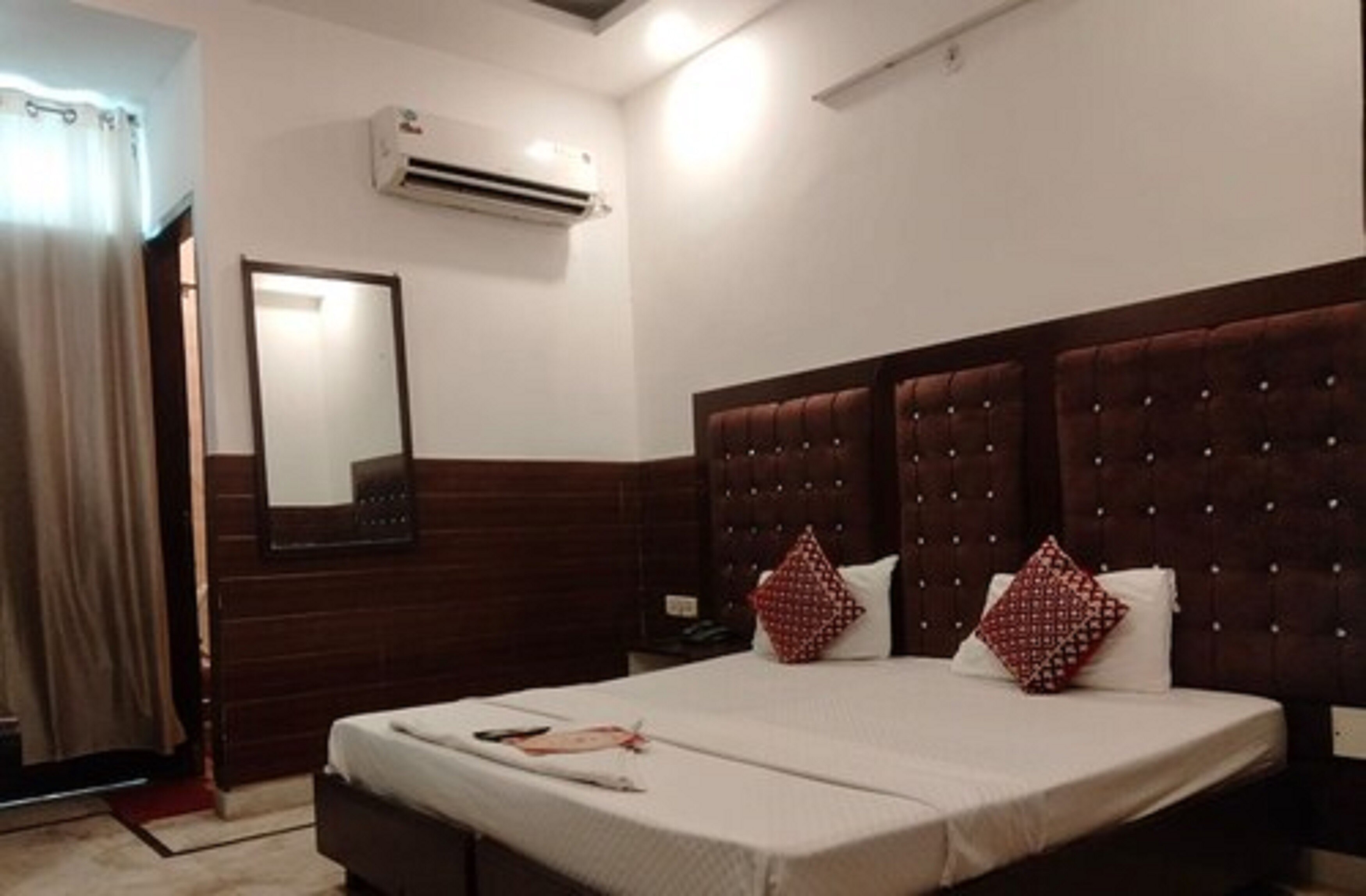 Del Fox Hotel Delhi Airport by GRB - Tap to explore photos