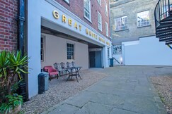 OYO Great White Horse Hotel, Suffolk