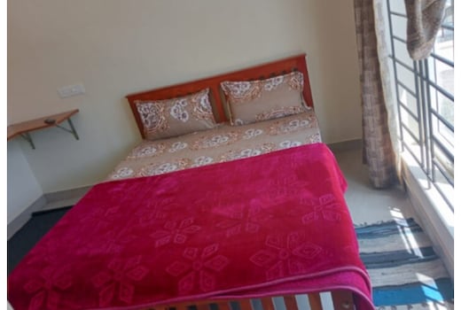 Charlies 1 Bedroom Cottage with Balcony