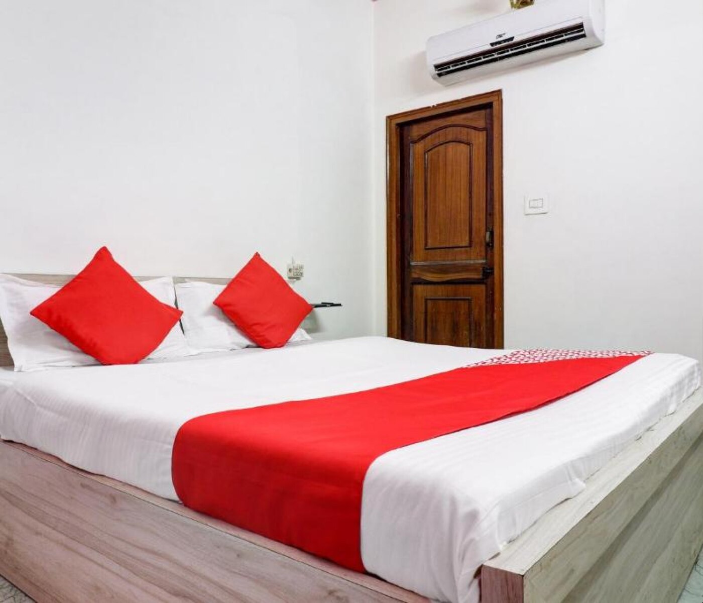 Hotel Rozana Hisar - Tap to explore photos