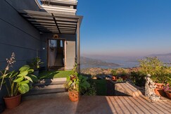 SkyGram Eyes On The Lake, Satara