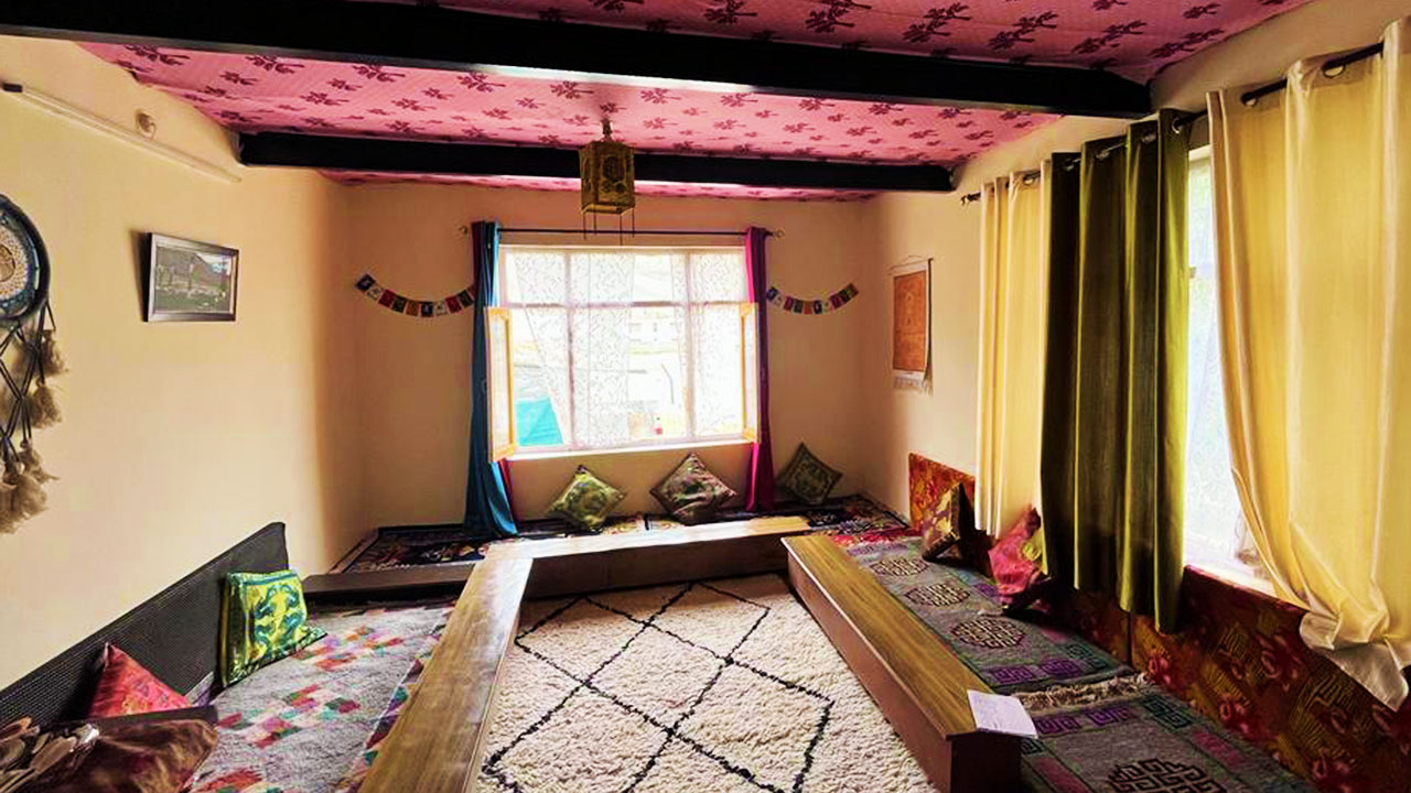 7 Pines Homestay - Tap to explore photos