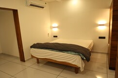 Quilon lake inn, Kollam