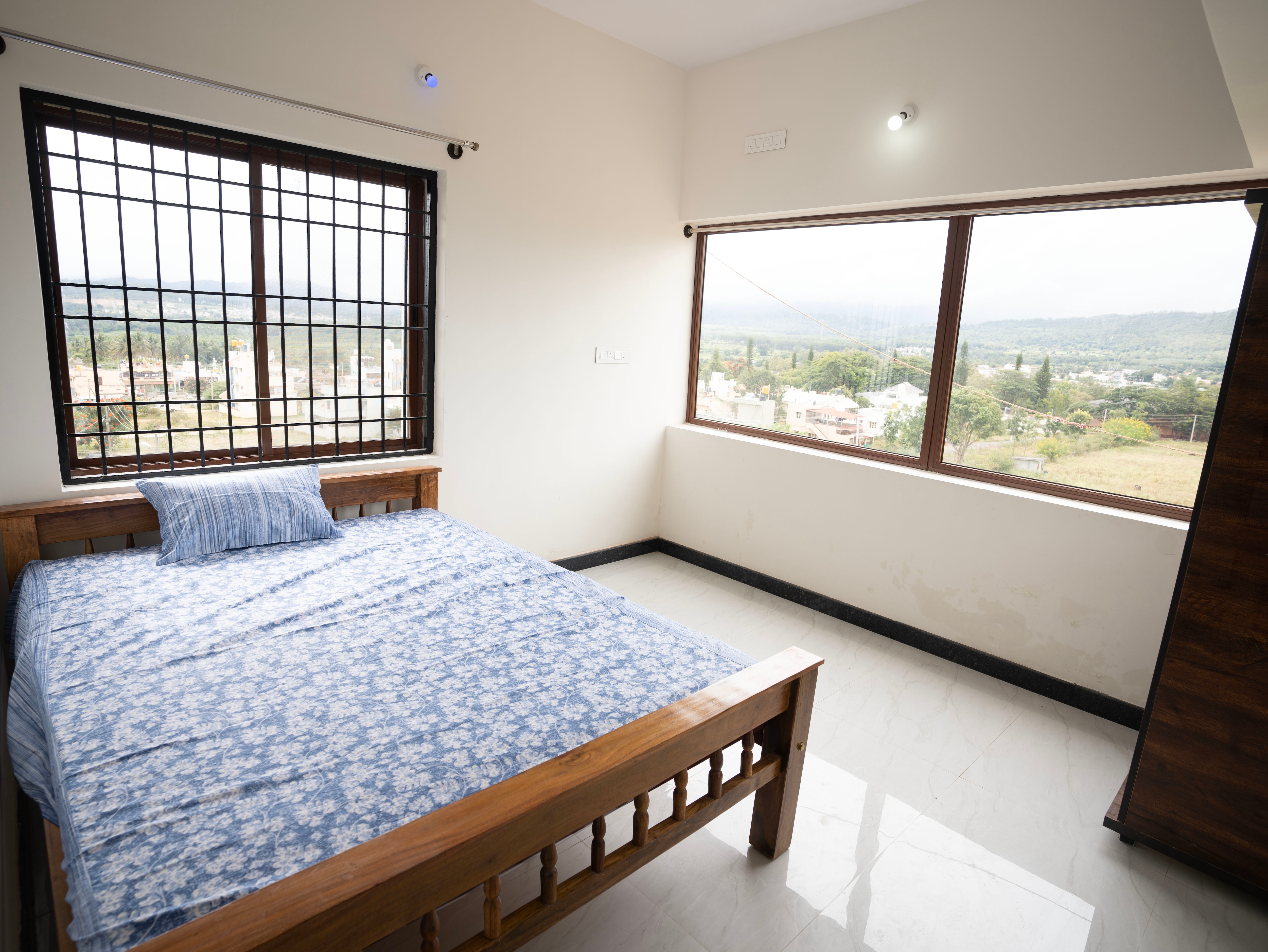 Hill Top Service Apartment - Tap to explore photos