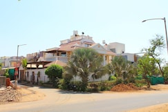 Rooms in a Fully Furnished Bungalow, Gandhinagar