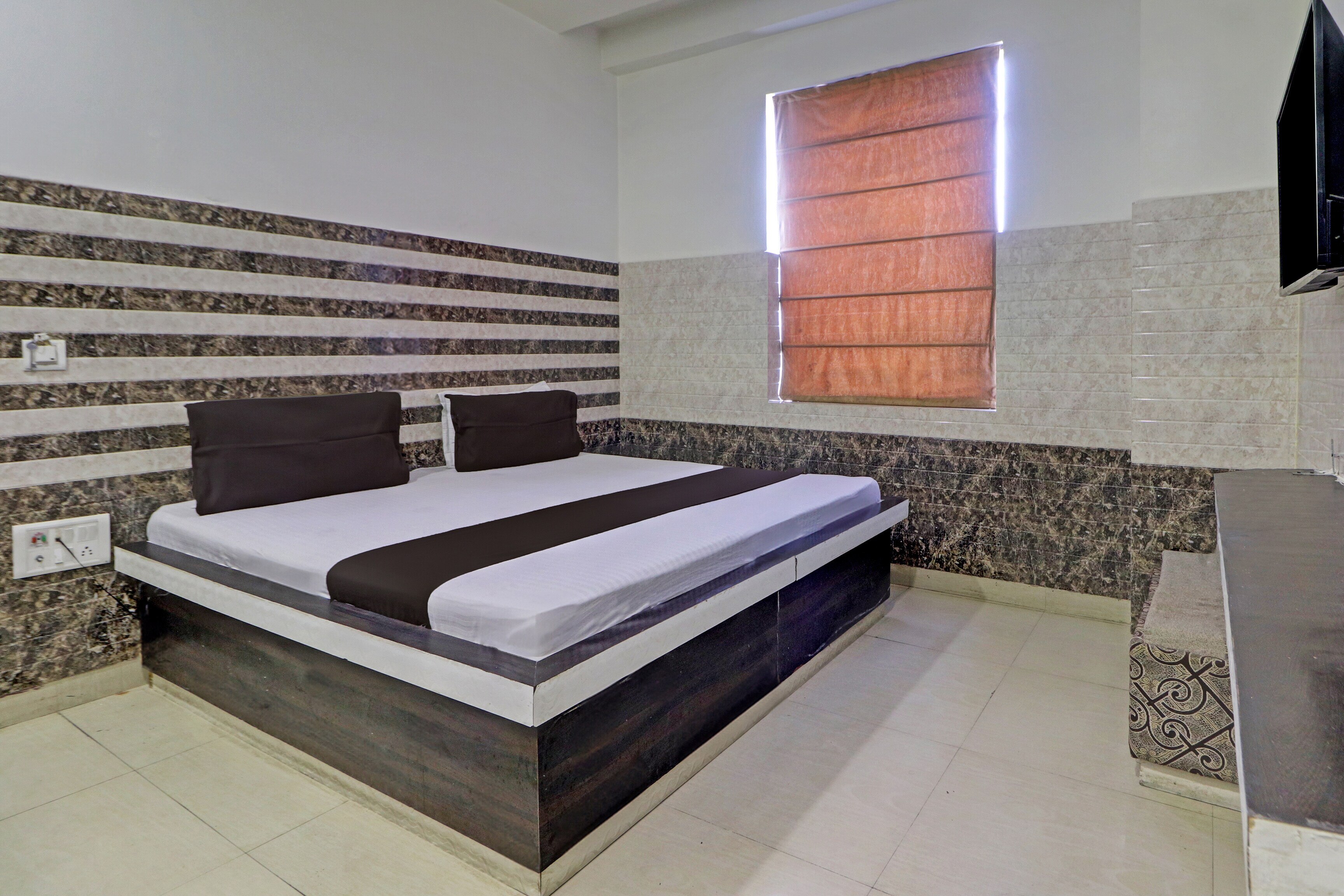 Collection O The Legend Hotel, Hisar - Tap to explore photos
