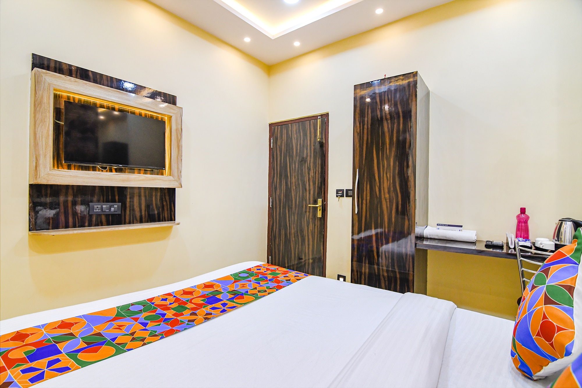 FabHotel Royal Park Inn - Nr. Eden Garden Stadium - Tap to explore photos