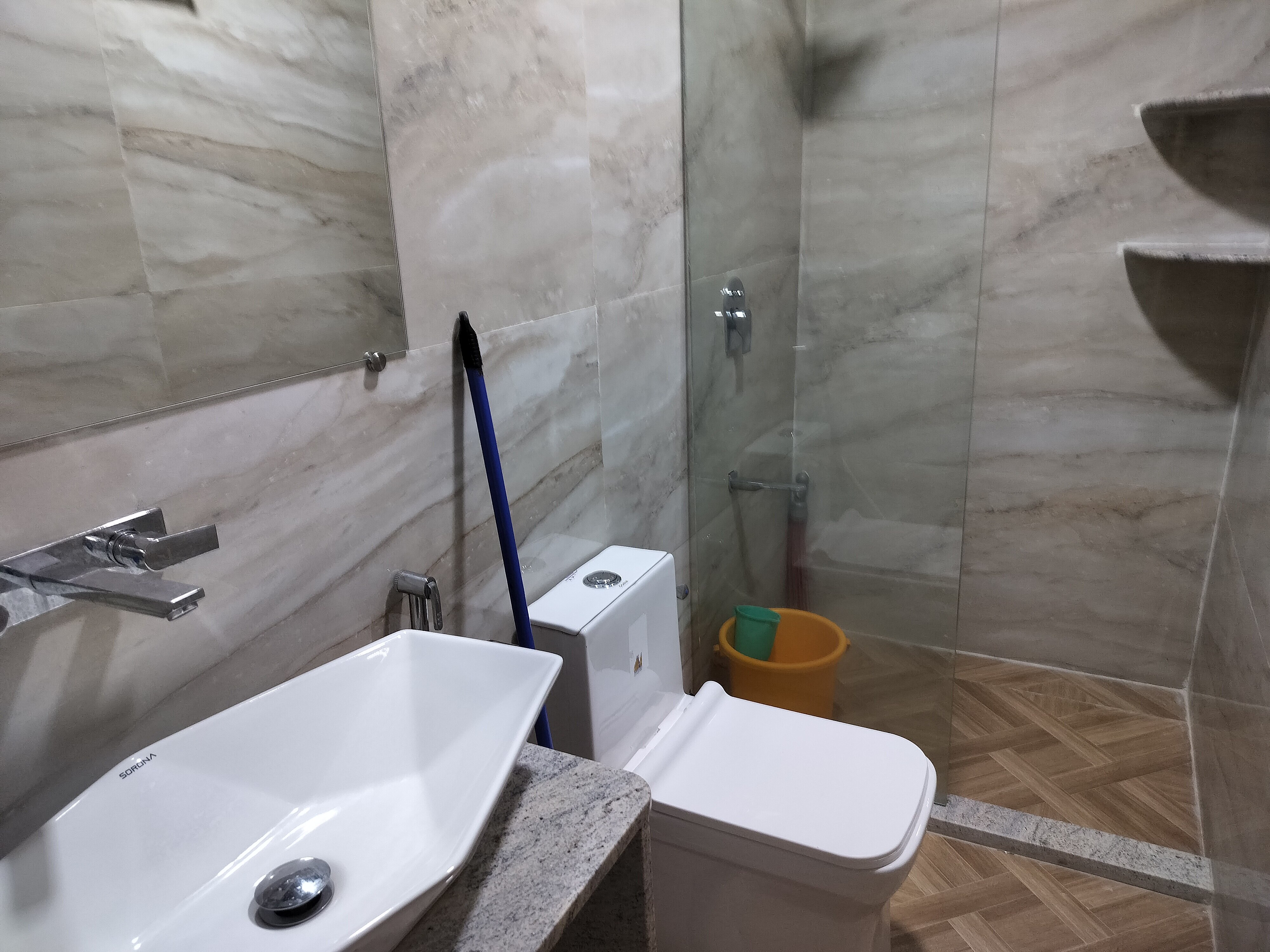 Modern room for 2/4 in Condo/Bungalow Andheri Wst - Tap to explore photos