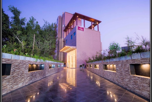 Regenta Central Grand Exotica, Pune