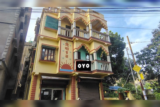 OYO 72817 Palace Inn