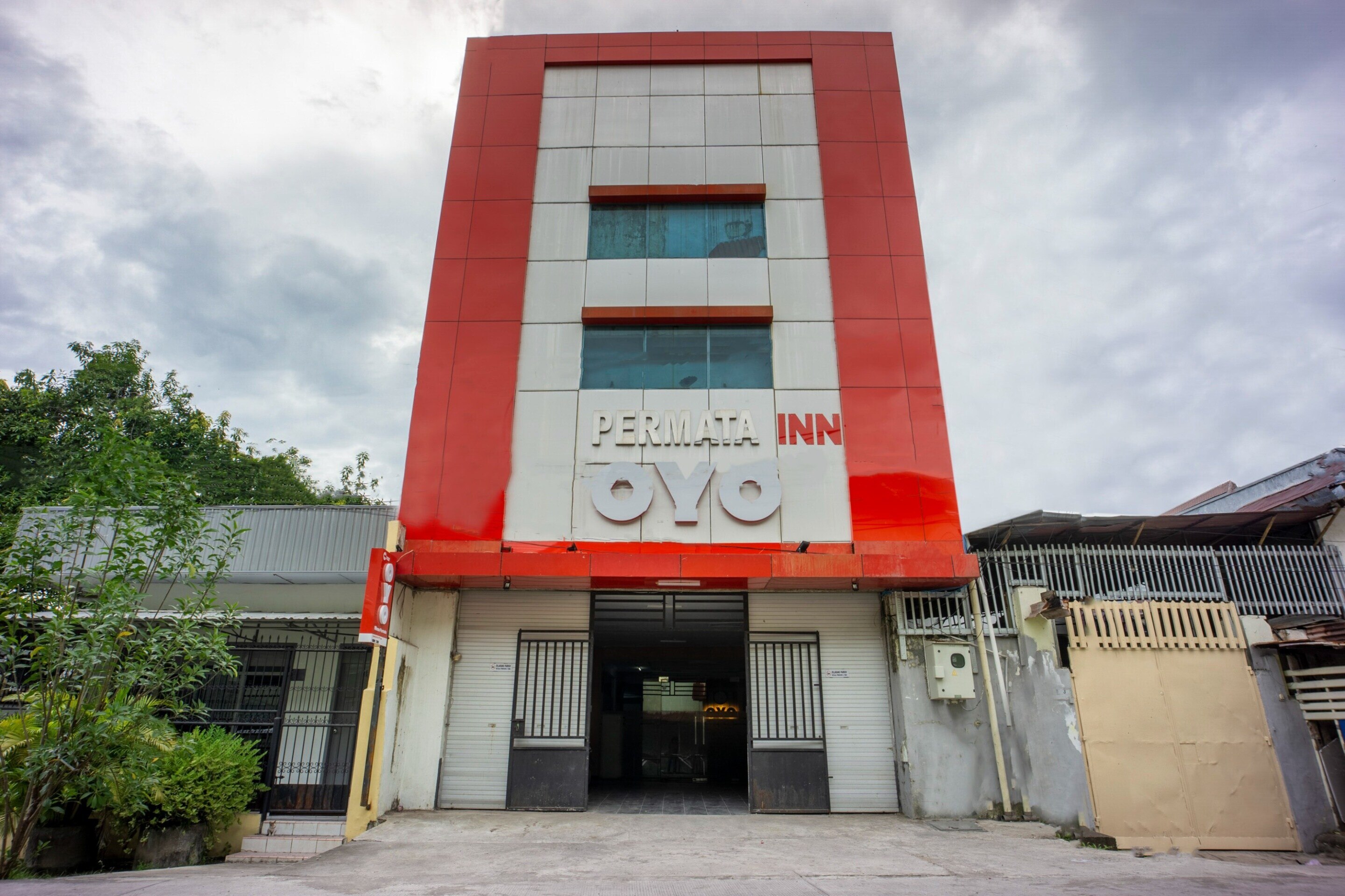OYO 92286 Wisma Permata Makassar - Tap to explore photos