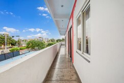 Hotel O Girdharwal Resort, Kota