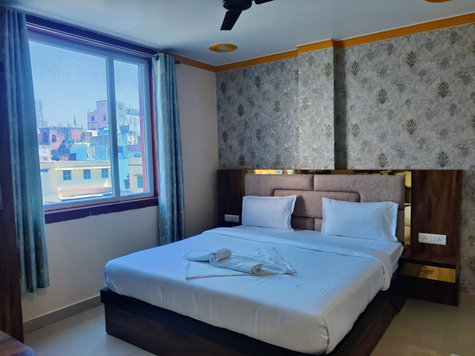 Hotel Rudra Inn - Tap to explore photos