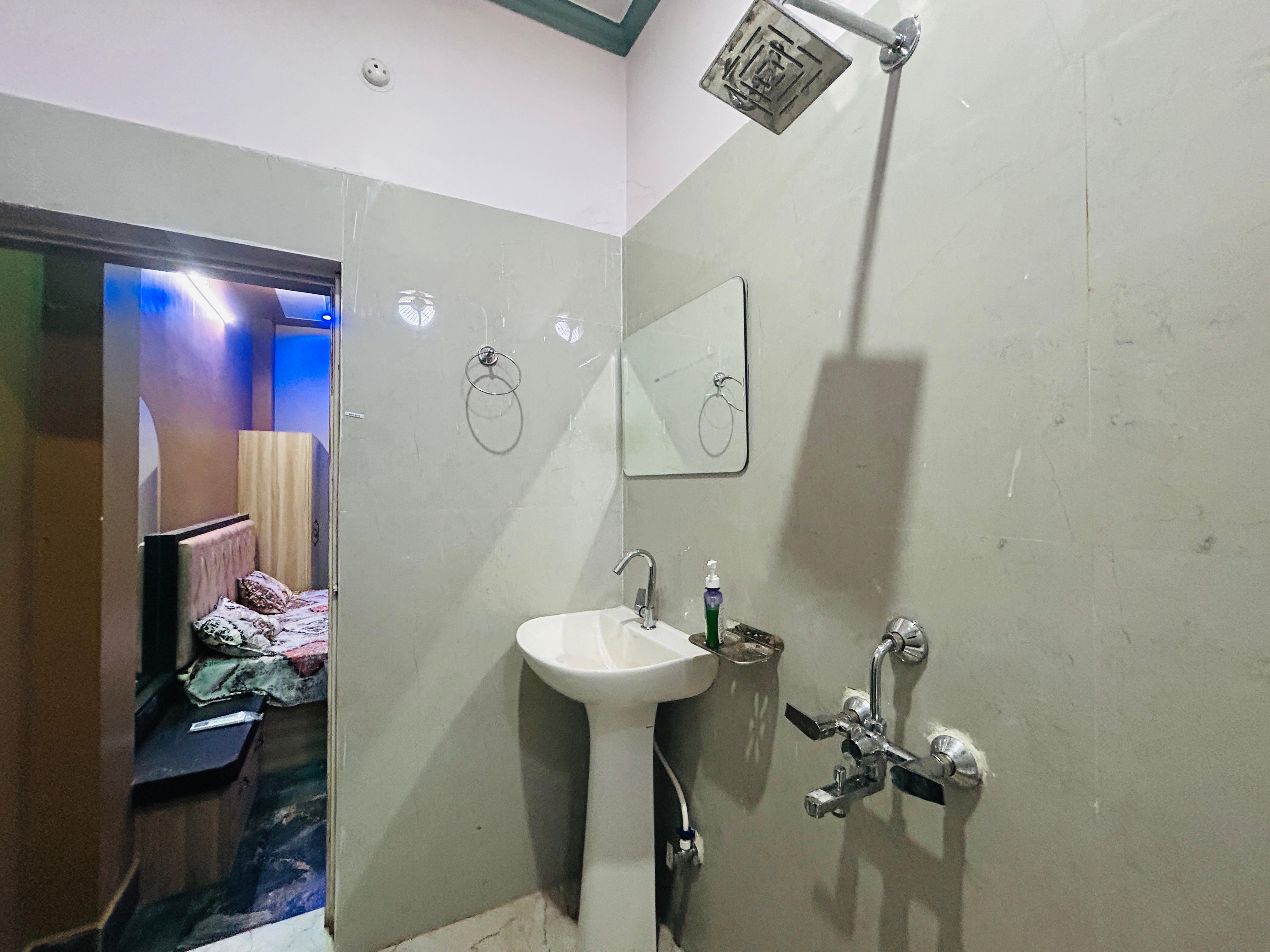 Hotel Kailash - Tap to explore photos